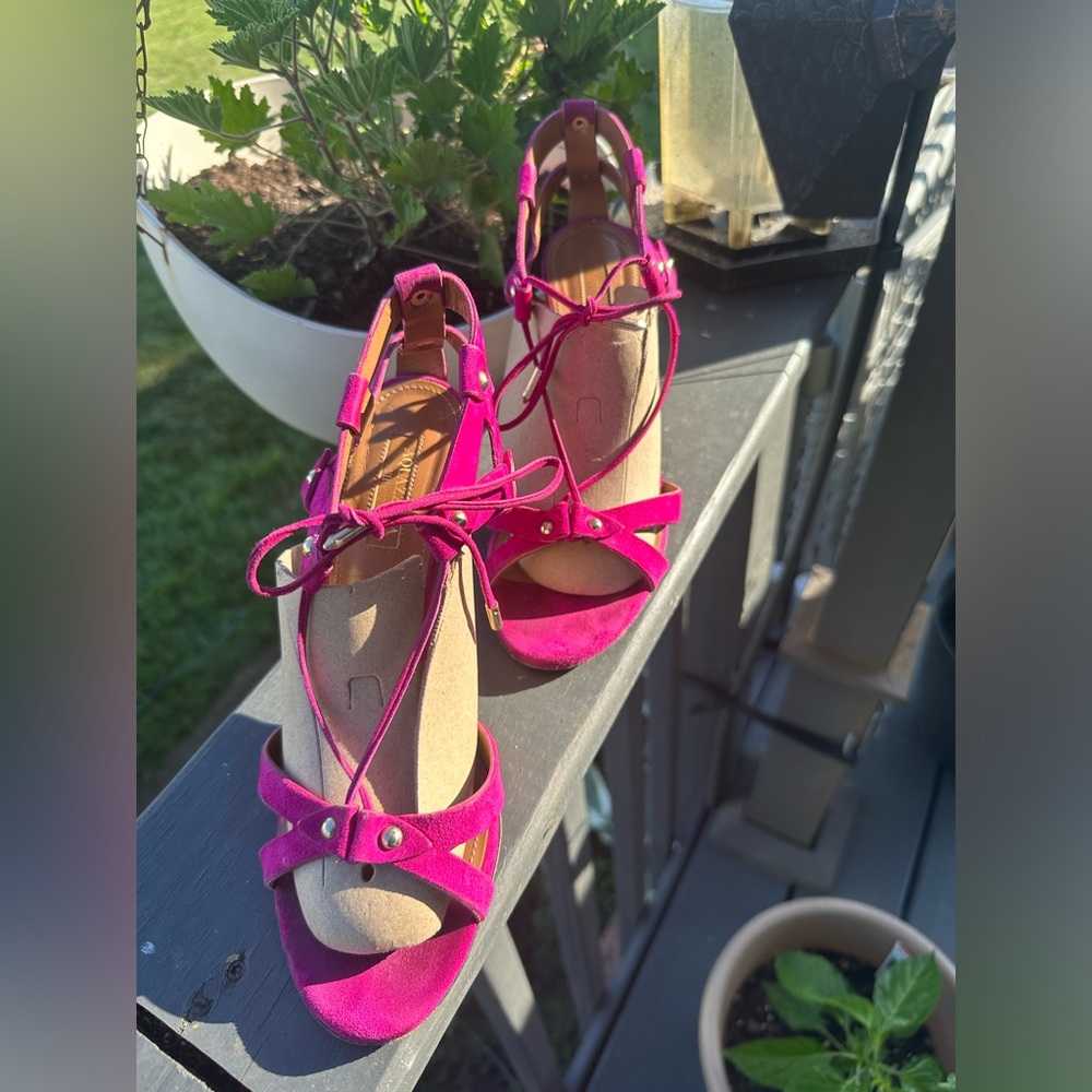 AQUAZZURA Bel Air Strappy Suede Sandal in Fuchsia. Made in Italy.